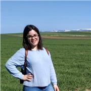 Maestra de Educación Infantil y Primaria imparte clases a niños de todas las edades